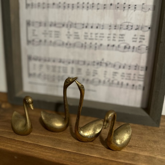 4 Mini Brass Swans - Picture 4 of 4